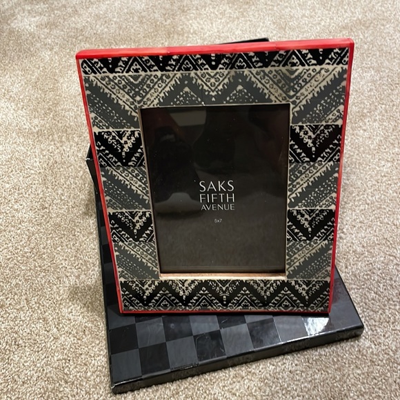 New in box Saks Fifth Avenue picture frame - Picture 3 of 5